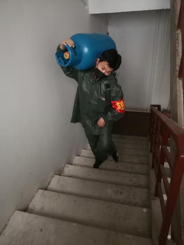 原创心手相牵战疫情记抗击疫情的田亚平