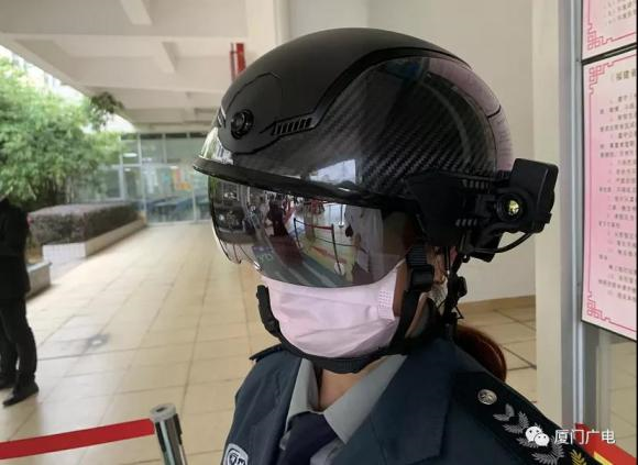 厦门高三复学 配备光启智能头盔排查体温