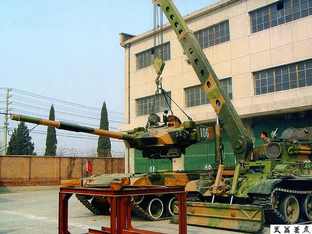 坦克,由我国北方工业公司617厂推出,99式坦克是ztz-99式主战坦克简称