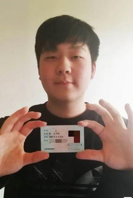 4)艺术类报考证照片(要求:确保文字清晰可辨)5)承诺书(要求:点击如图