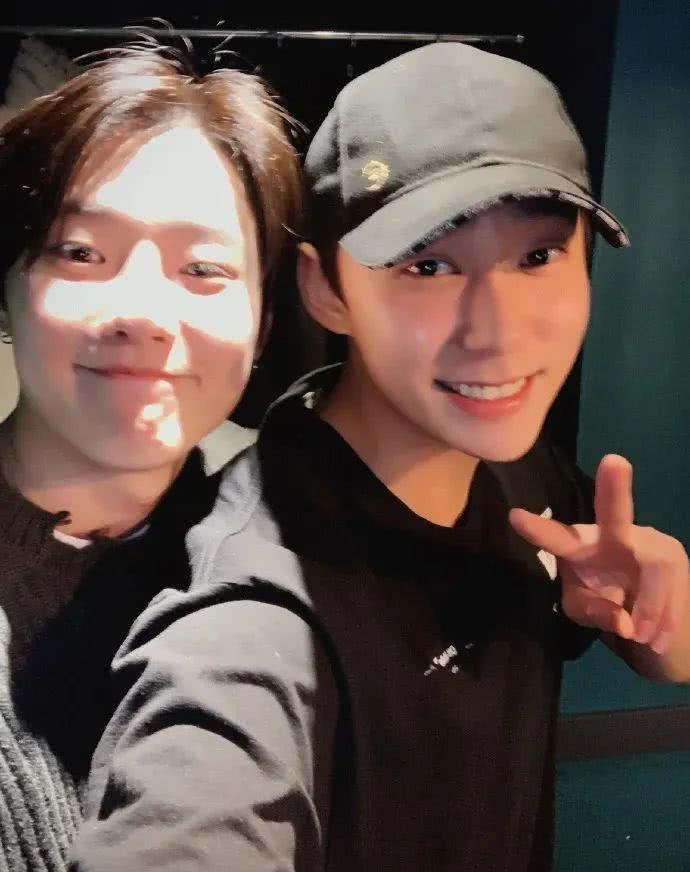 团队,除了前两位之外,还有中国成员周艺轩,和韩国成员金圣柱,曹承衍