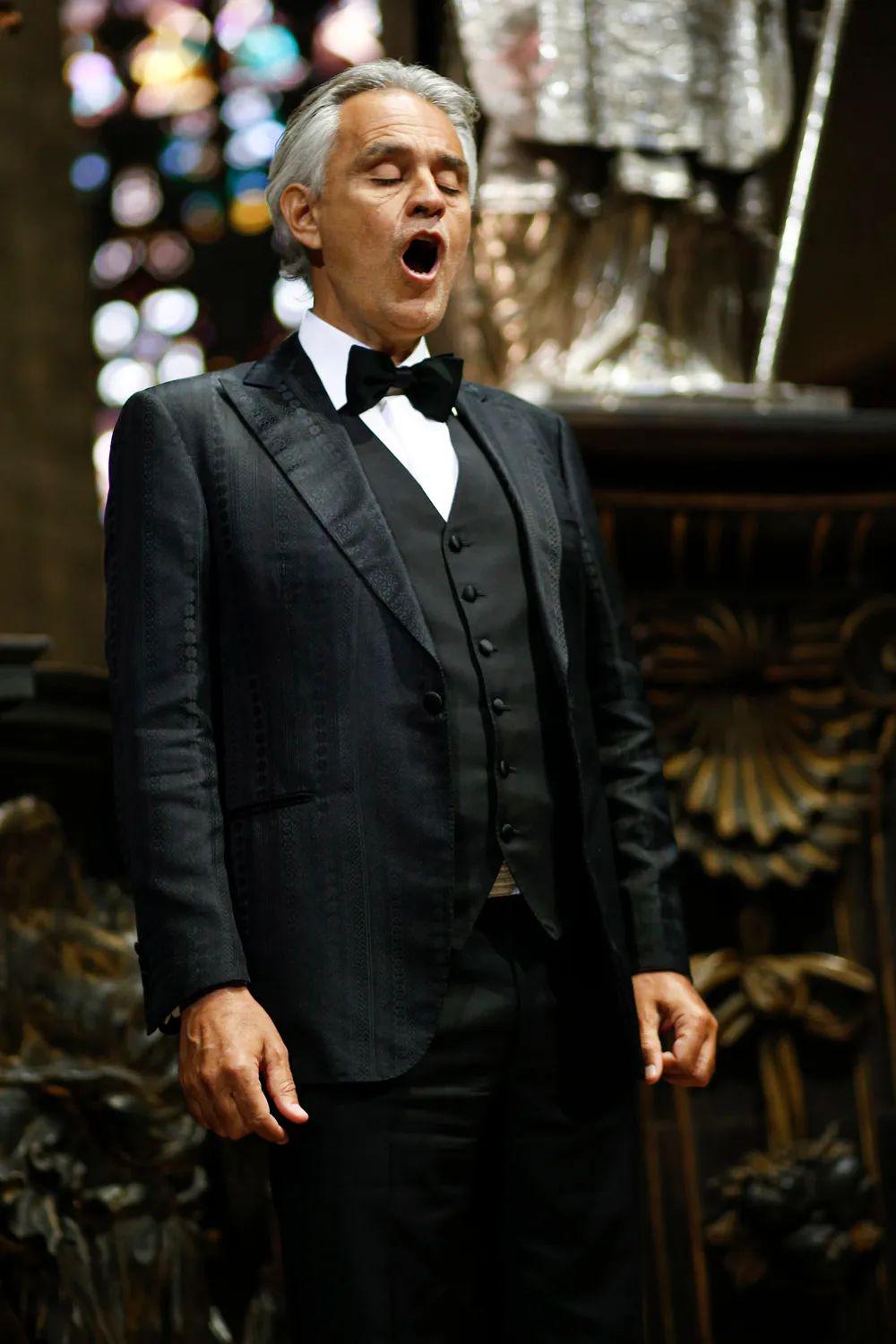 安德烈·波切利从米兰向世界呈现"希望之乐"