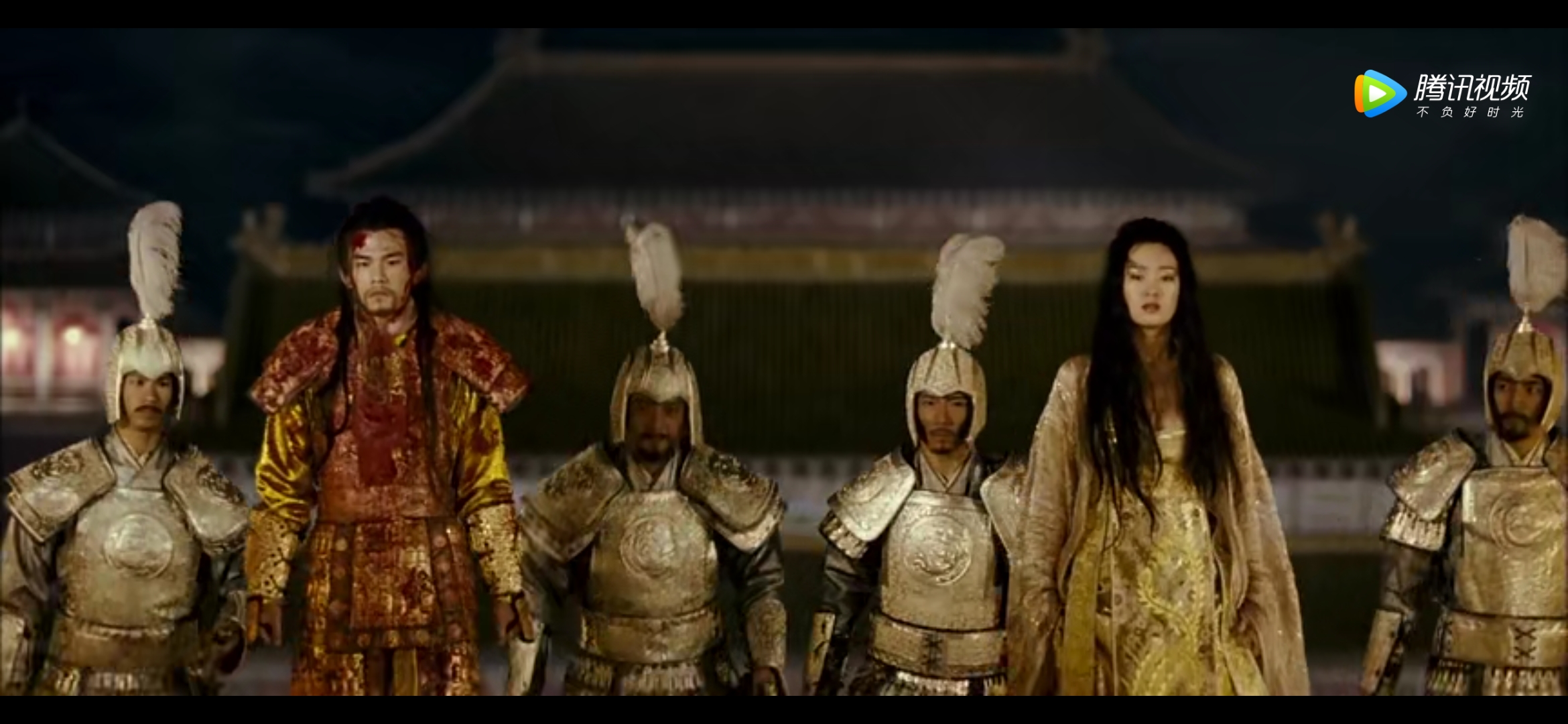 原著设置在封建时期的大家族里,而是直接将故事搬到了一个皇权至上