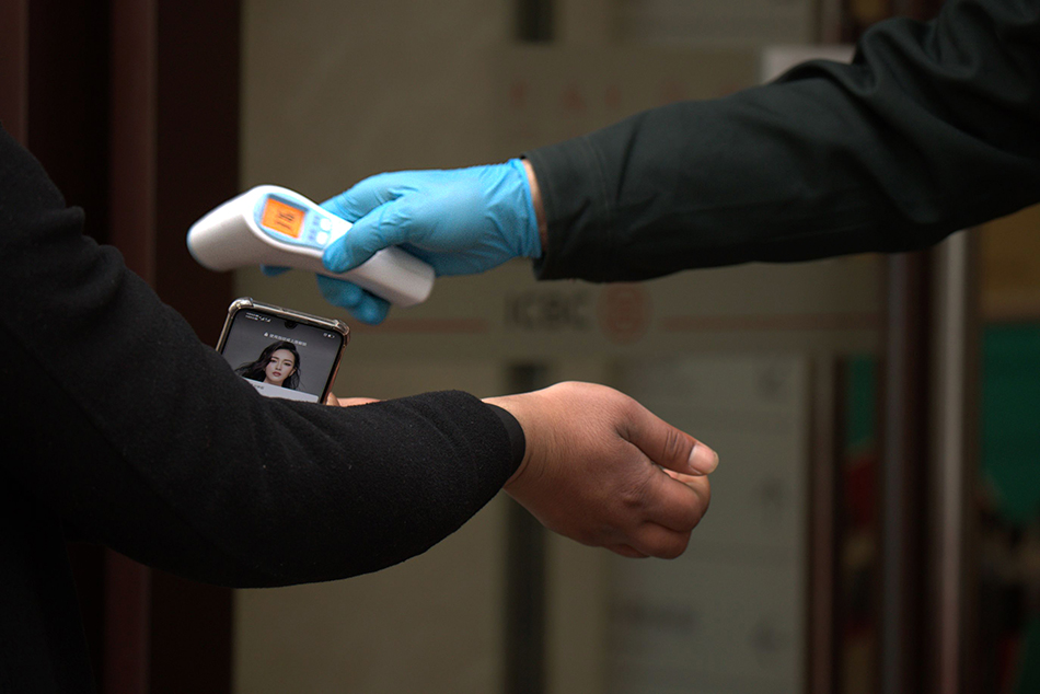 摄影师崔益军立此存照警钟常鸣