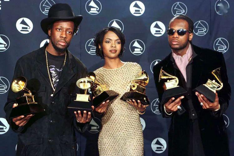 hill 做logo设计,跟beastie boys,the fugees,no doubt 等乐队巡演