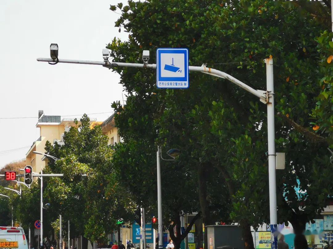 13日起芒市城区新增9套监控,错过这条驾照分分钟被扣光!_大街