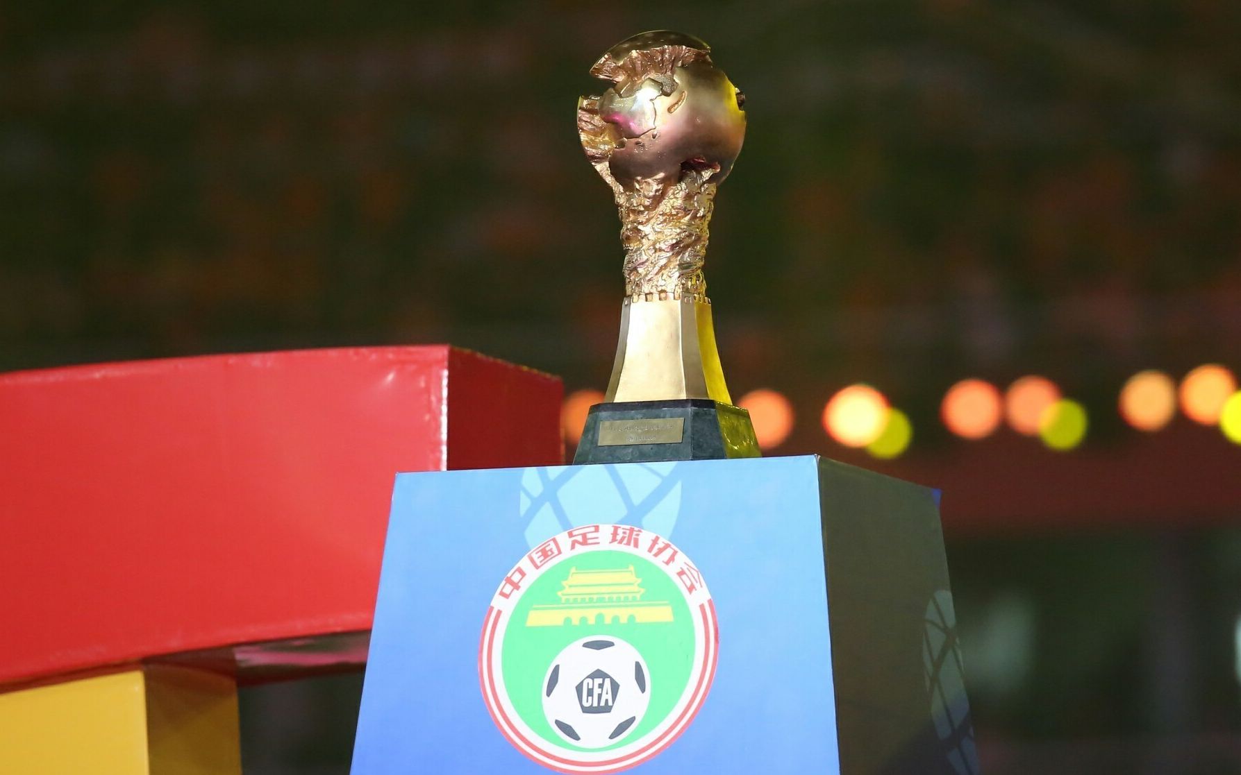 广州恒大的中超冠军奖杯丢了?其实是这么回事