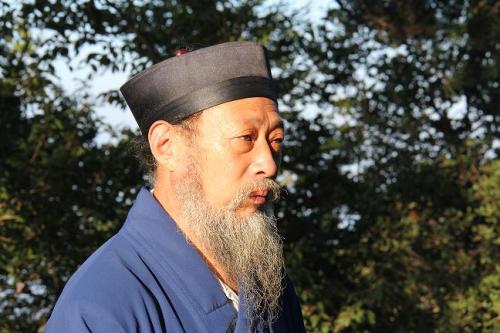 玩具刀混入鉴宝节目专家直呼你在逗我玩道士回答让观众佩服