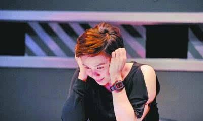 自以为很红 当导师骂选手"滚出去" 被抵制后大哭道歉求原谅!_柯以敏