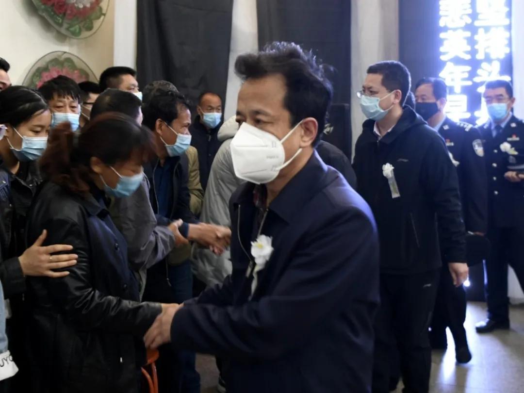 临汾市公安局举行追悼会,深切缅怀因公牺牲民警牛永杰