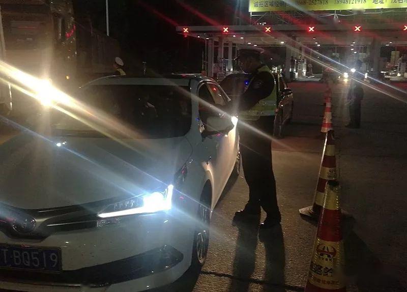 茂名全城"大查车"!400多民警上路,一夜查获727人.