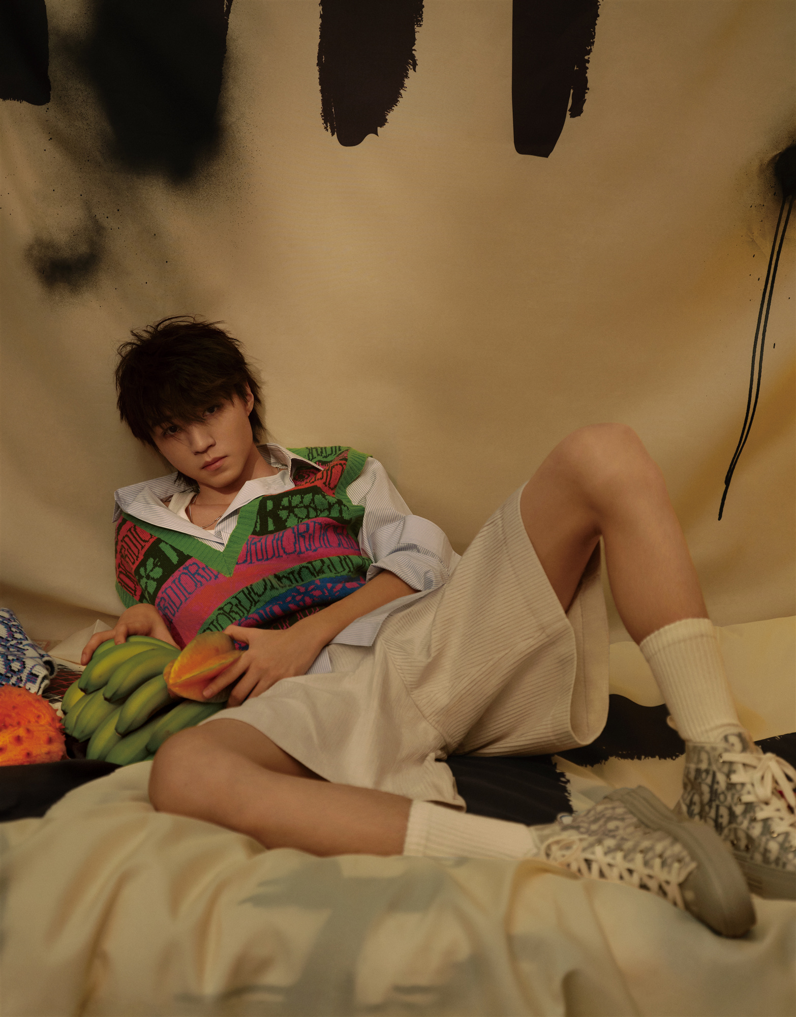 王俊凯万有引力大片释出02挑战碎盖狼尾发型做最真实的自己