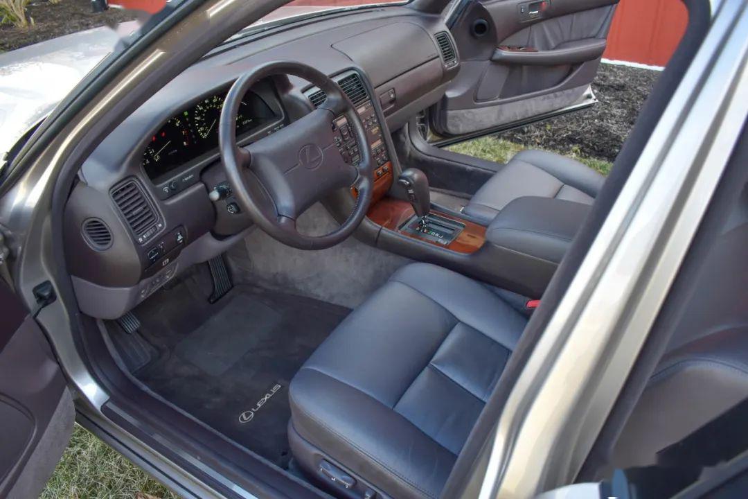 真香这辆1994年上牌的凌志ls400只行驶了8000多公里