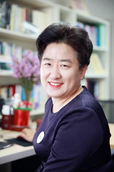 国际大学生ican创新创业大赛的发起人张海霞老师,她将从科技创新创业