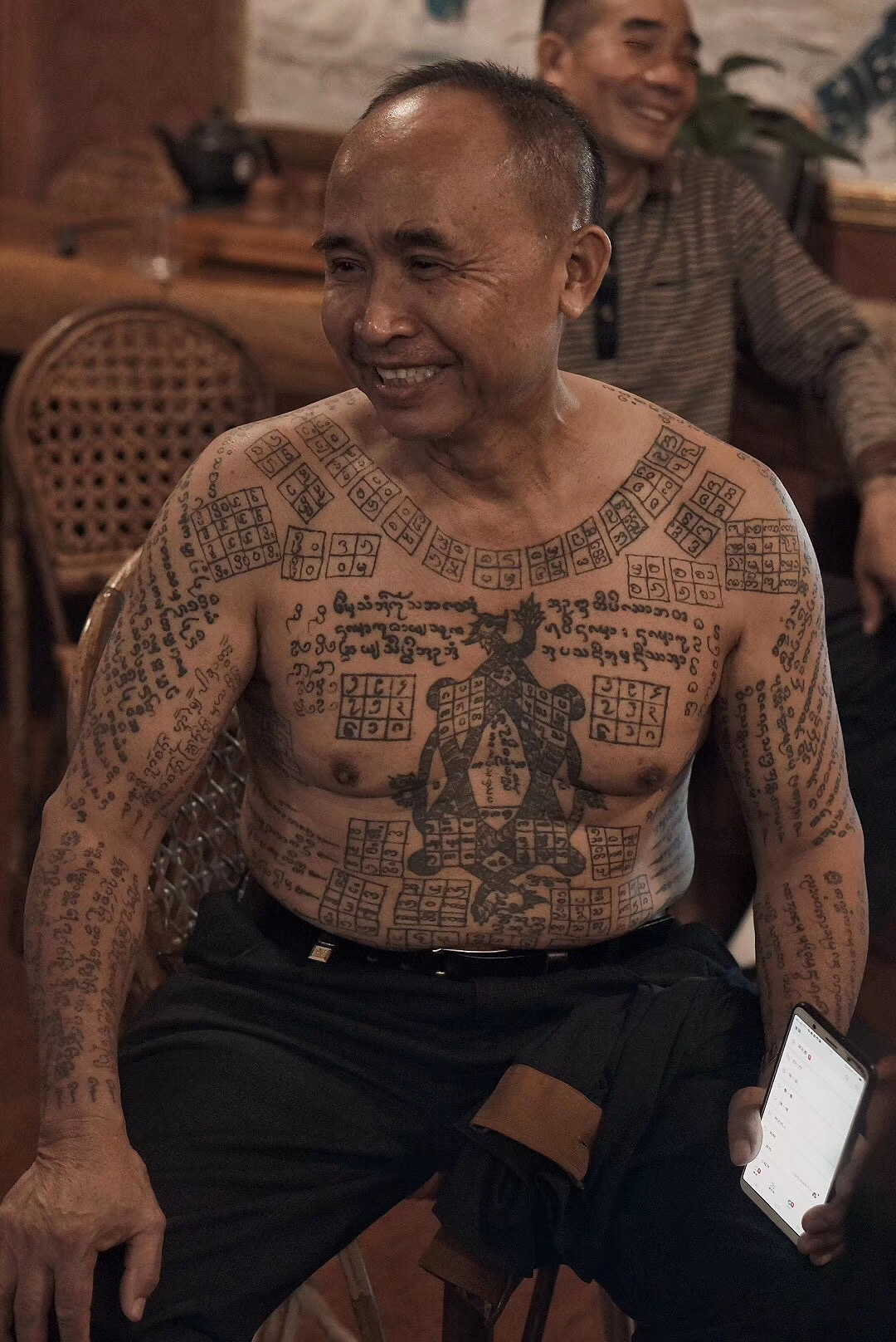 傣族爷们儿都很花不纹身会被女孩子嫌弃的