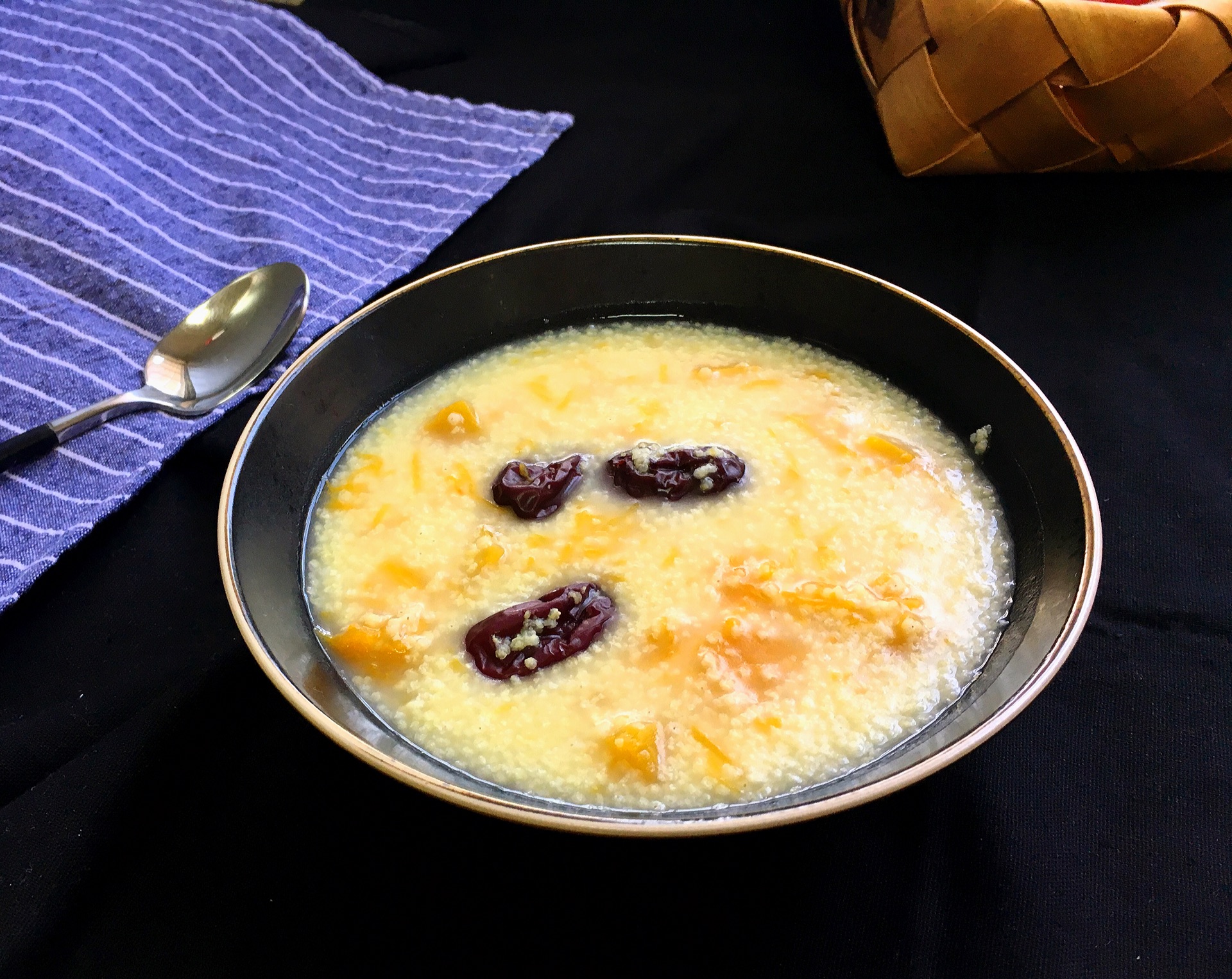 萝妈有话说我的父亲非常高兴,每天能够吃到我煮的小米粥,清淡养胃