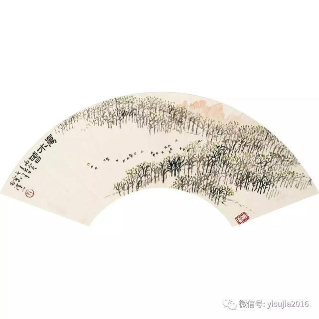 扇面狭长而且容易弯曲,构图要取平,不可随弯就曲,题款如需竖行要顺着