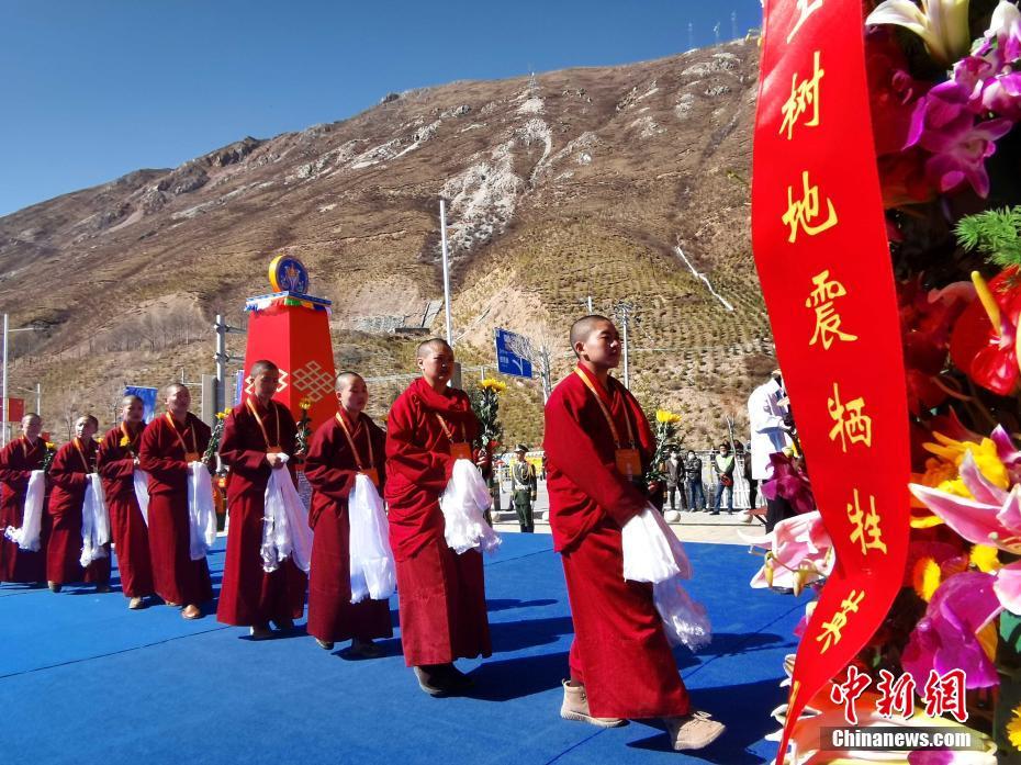 青海玉树红色景点图片