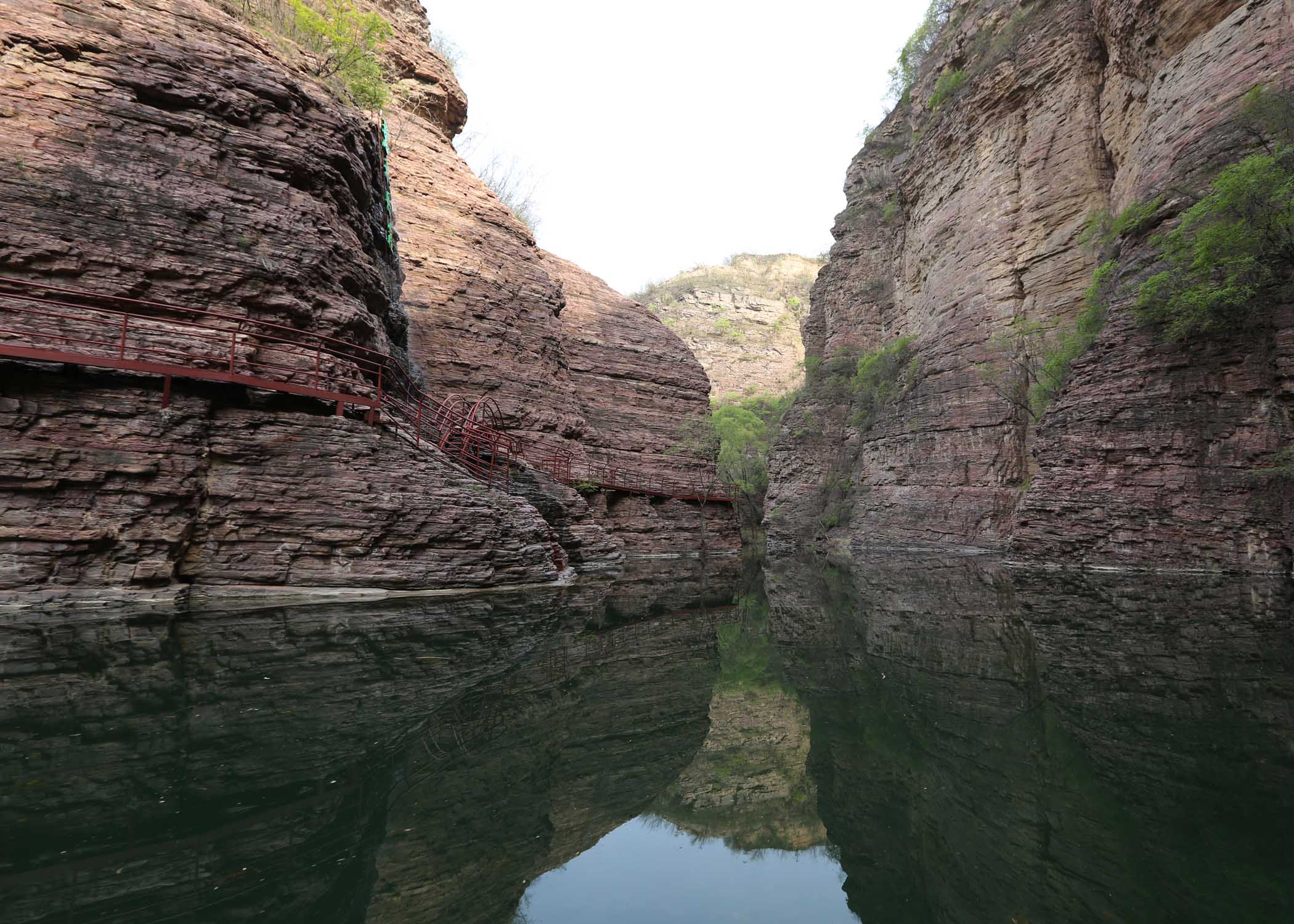 平顺县赤壁悬流景区图片