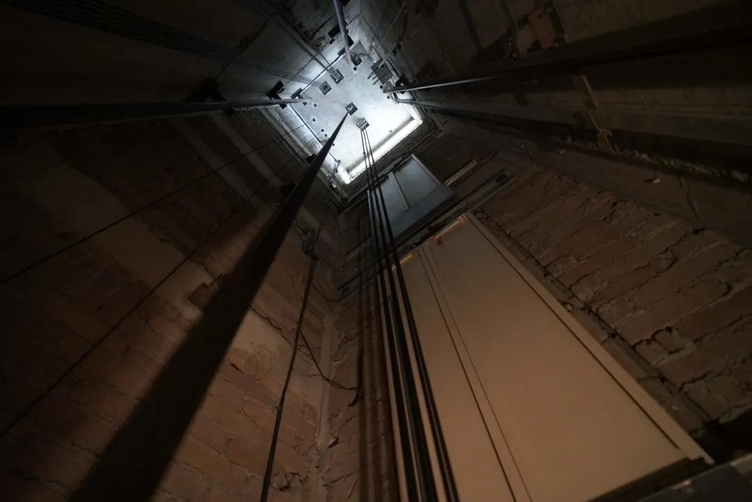 图片故事花果园电梯安检员的一天