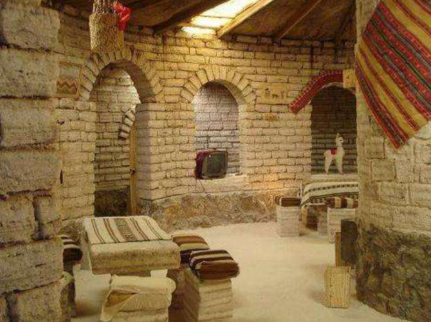 世界唯一用盐建的酒店耗费100万块盐砖不怕下雨就怕游客舔