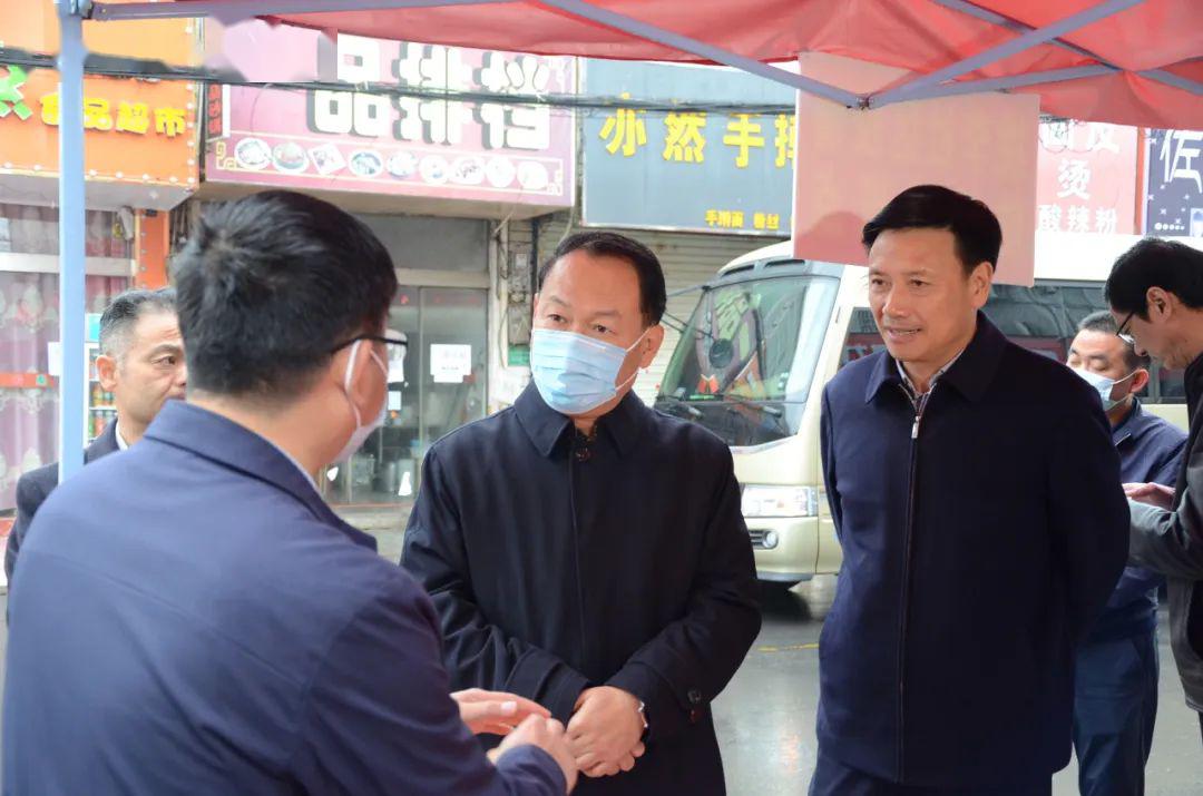 叶露中督导调研毛坦厂中学疫情防控工作_金安区