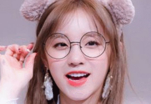 宋雨琦唯一一张眼镜照流出看清颜值难怪会成直男的理想型