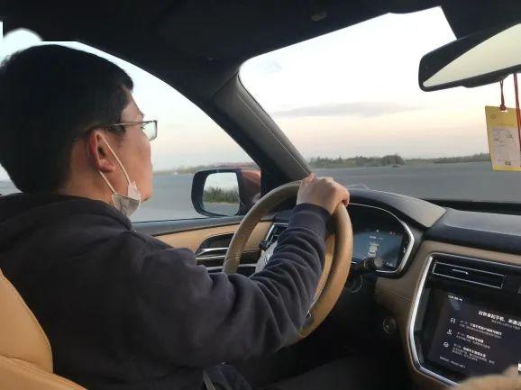 "老司机"带你飞驰试车场