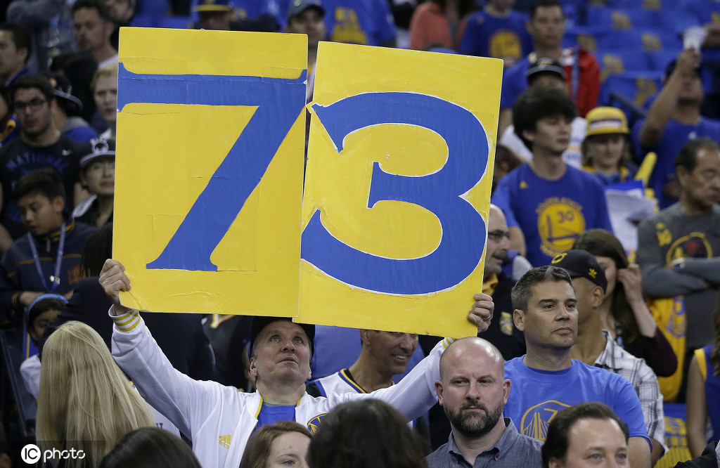 四年前今日:勇士打破公牛常规赛记录 73胜笑傲古今