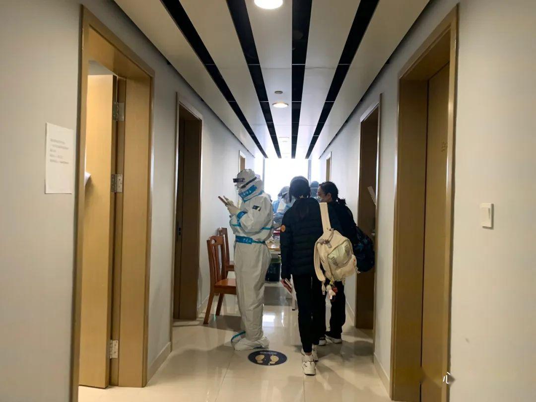 67过五关斩六将踏上国土广州隔离纪事一