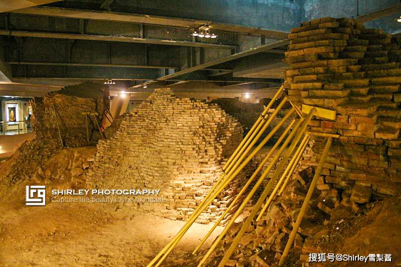 原创传说镇压白娘子的雷峰塔现实中真的有地宫还发掘出了稀世珍宝