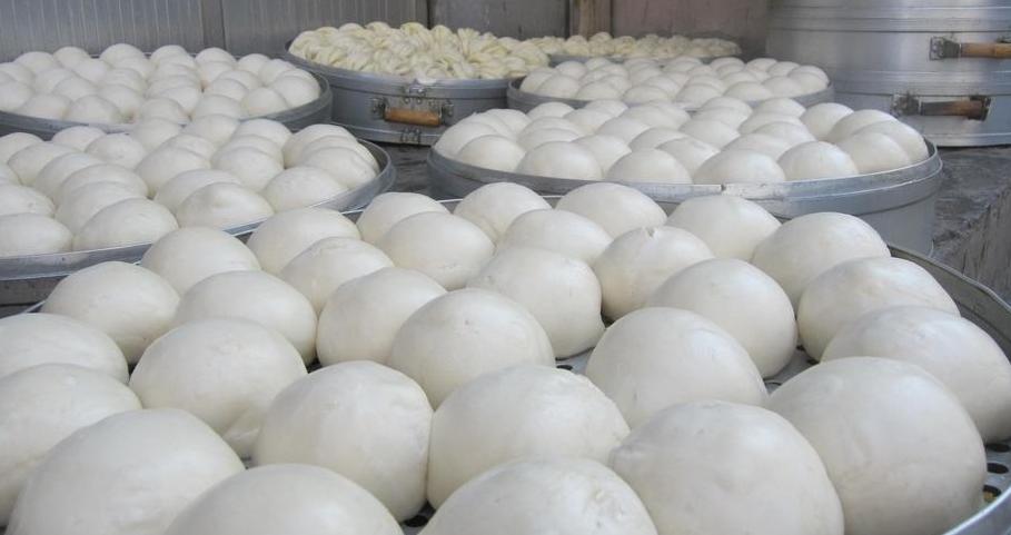 看到街上排队买馒头当心是毒馒头