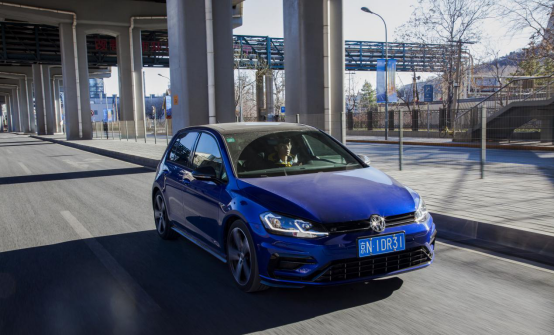 试驾"小钢炮"头号代表 7.5代高尔夫r