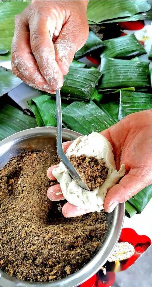 泼水节特色小吃泼水粑粑