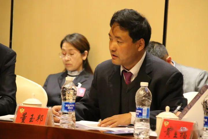 政协委员分组讨论政协第十届湟中县委员会常务委员会工作报告和提案