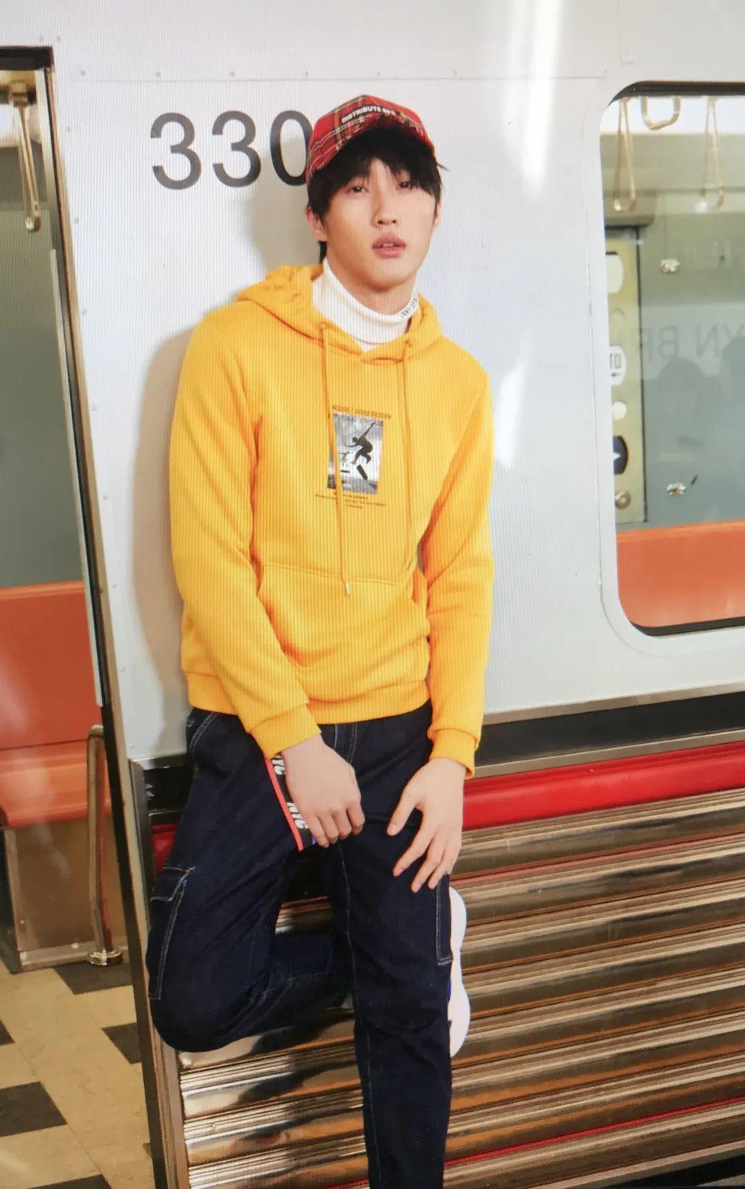 多才多艺的卷发男孩儿由全盛真香