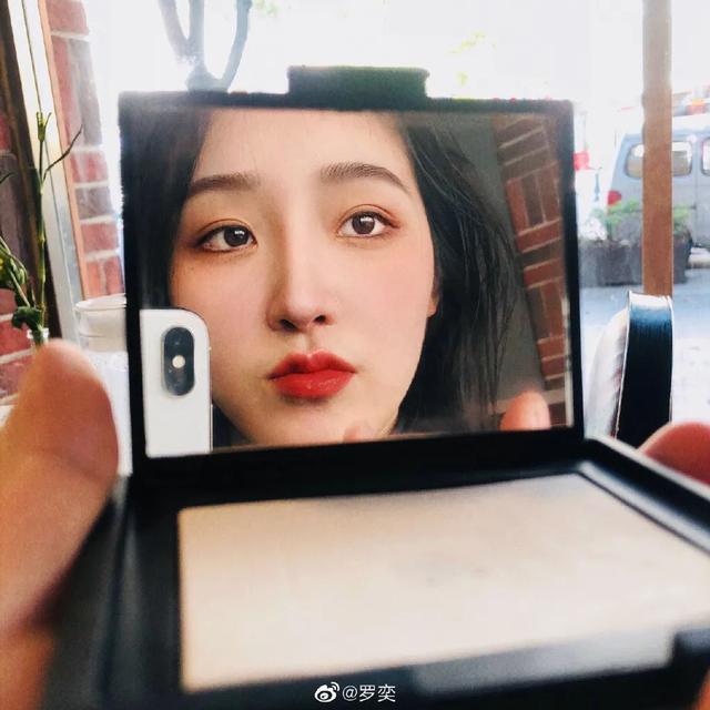 手,真是一枚痴情种子 ↓甚至又有人发布了一张两年前私信罗奕的截图