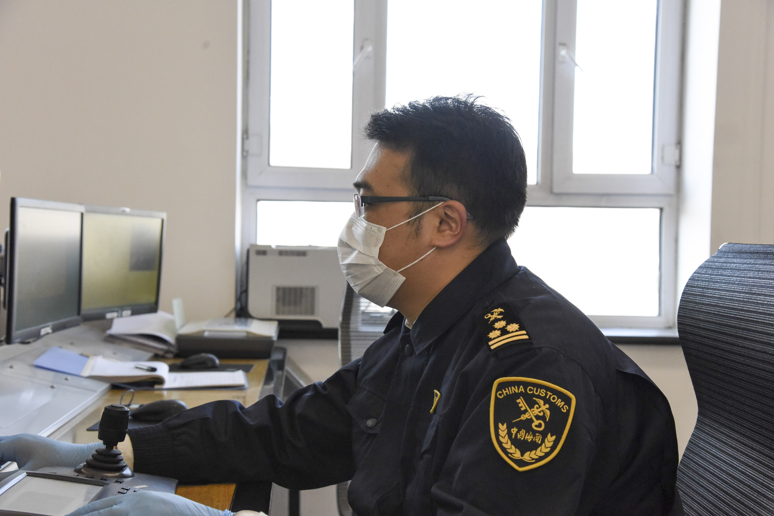 守好国门第一道安全防线新华社记者探访绥芬河海关