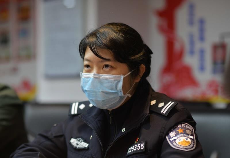 唯一的女派出所长:带警队上门走访数千人次,屡获赠防疫物资_廖雪梅