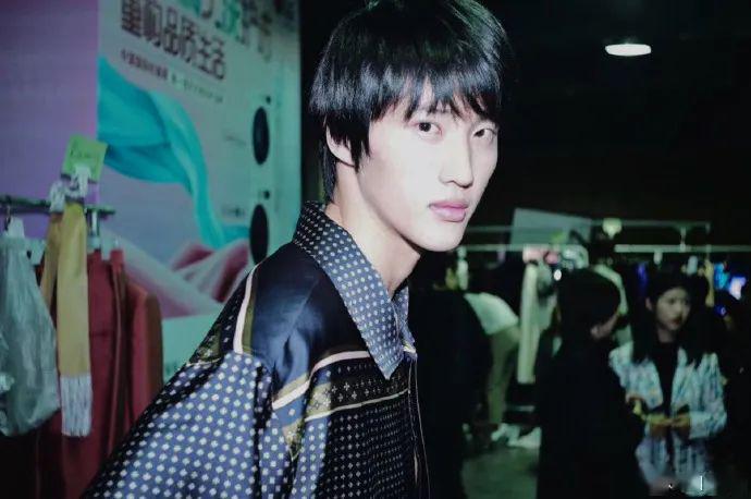 由全盛的颜在出道时期就有目共睹,说他是韩剧里的