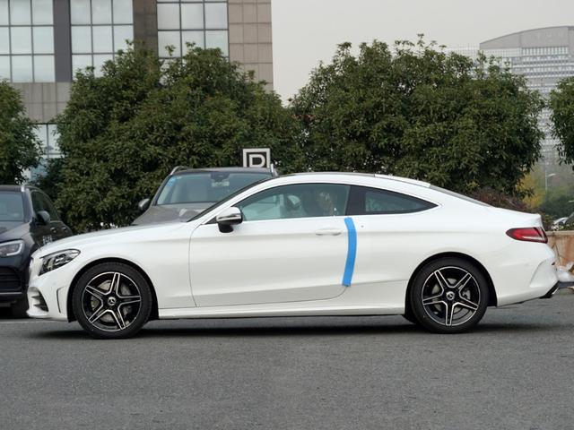 34万多的进口奔驰2门4座硬顶配无框门比3系更拉风