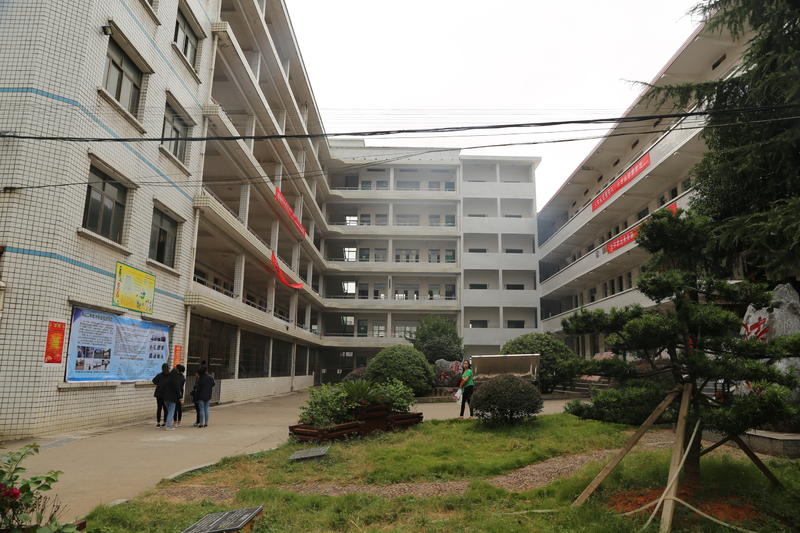 衡山县第二中学校园环境