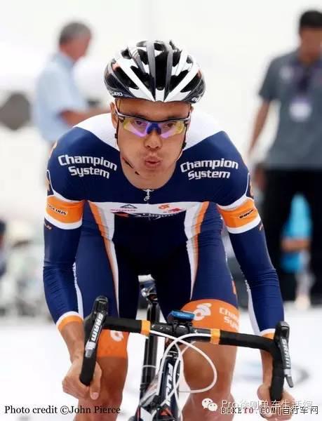 正确的公路车弯把握把姿势