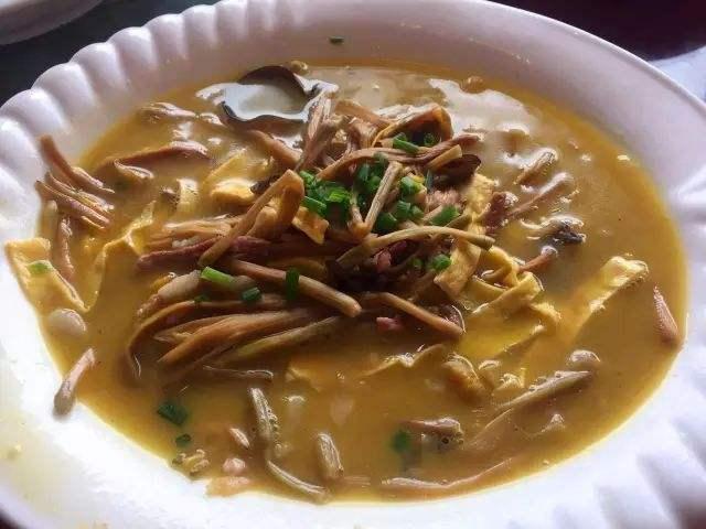 原创做黄花菜炖牛肉营养美味超好吃最后连汤汁都不剩