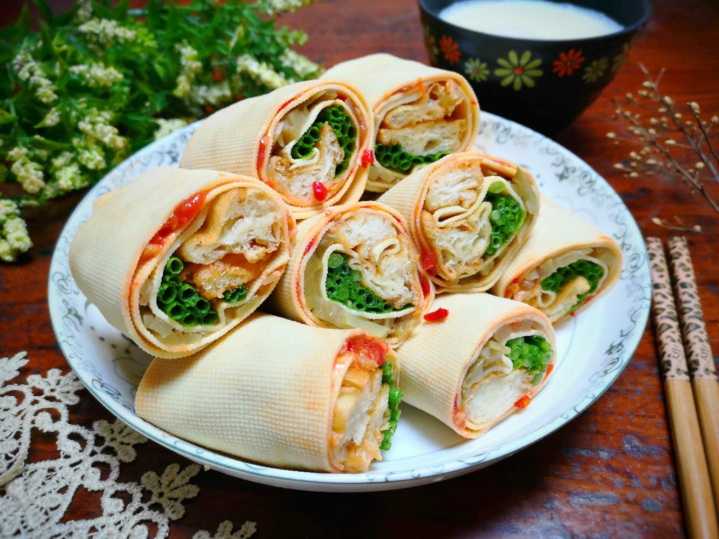 最近超火的快手早餐,卷一卷5分钟上桌,比杂粮煎饼好吃多了!_油条