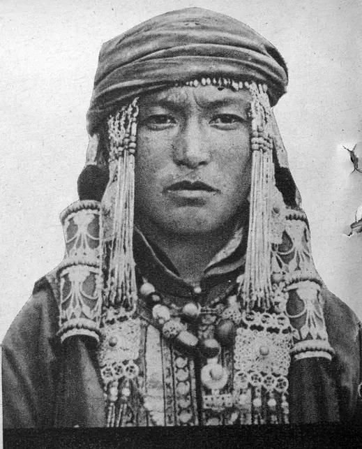 一组蒙古族老照片确实太珍贵了原来蒙古族富翁服饰真的很特别