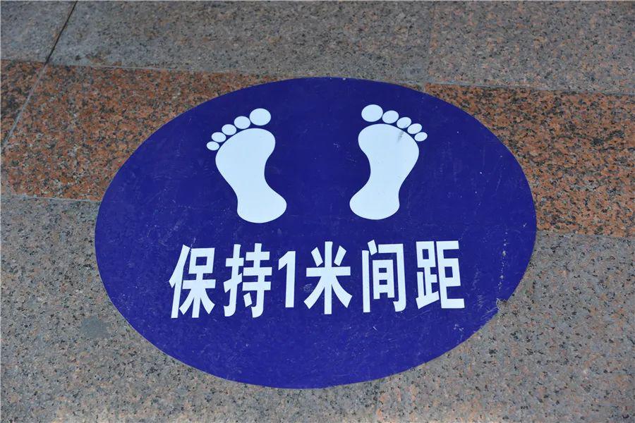 各年级制定了不一样的行动路线,校园里随处可见清晰,简洁,明了的地标