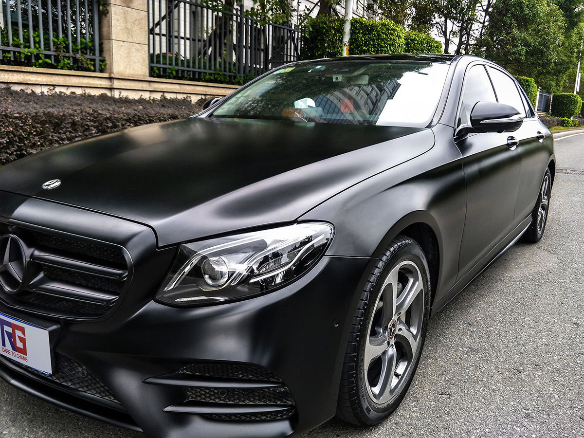 奔驰e300车身改色陶瓷黑rg瑞集改色膜福建福州加盟店出品