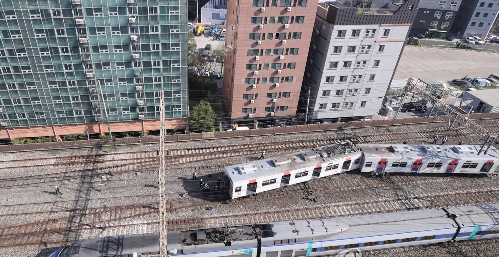 原创韩国首尔地铁脱轨脱轨与脱线两者之间究竟有什么区别