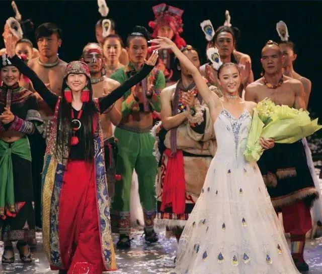 玉兰云艺术 | 善于用肢体说话的人,纯净至美的舞蹈!_杨丽萍